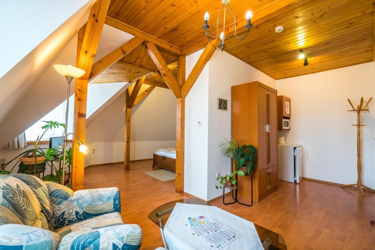 艾斯特根Szent Kristof Panzio住宿加早餐旅馆 外观 照片